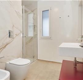 3 bedroom villa with infinity pool, jacuzzi & sauna, Castellammare del Golfo, sleeps 6